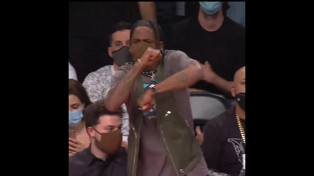 @travisscott loved the travel call on Giannis @brkicks - TRAVIS SCOTT hyped after Giannis travel.