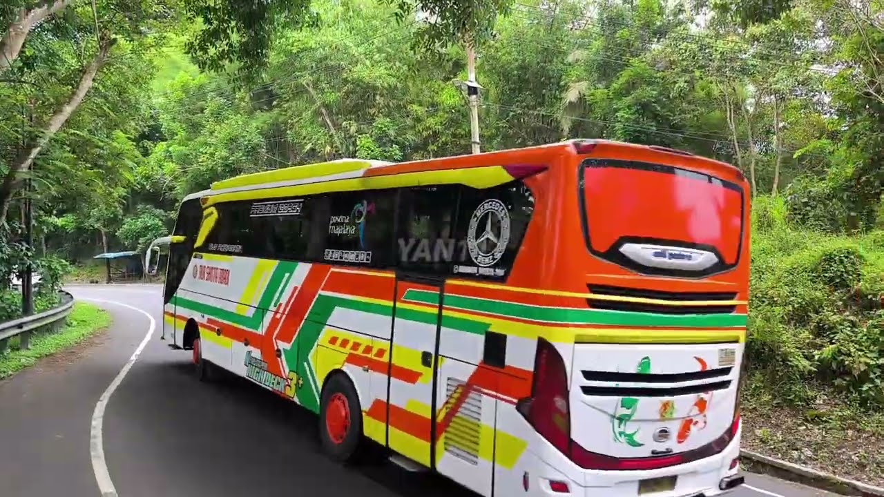 Artis bus telolet berduyun duyung di tikungan