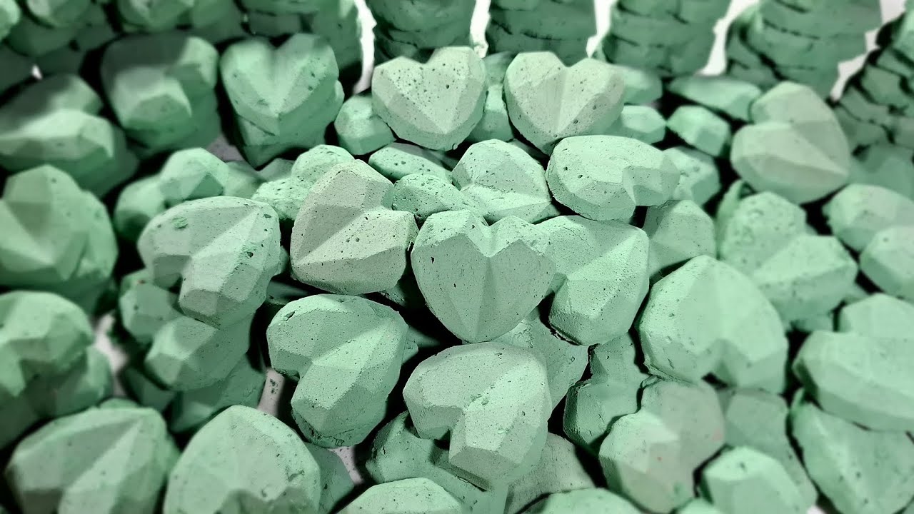 A mass crush of cute little green diamond hearts💚💚~ oddlysatisfying video