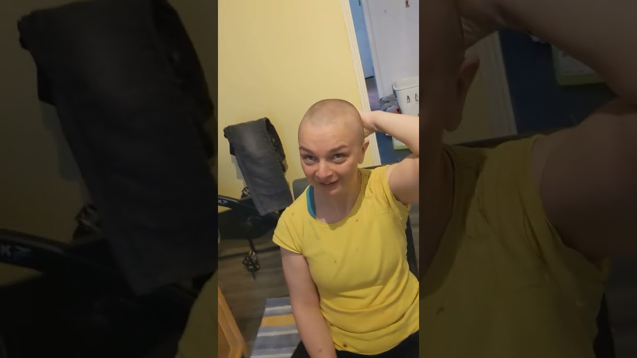 Blond woman headshave 