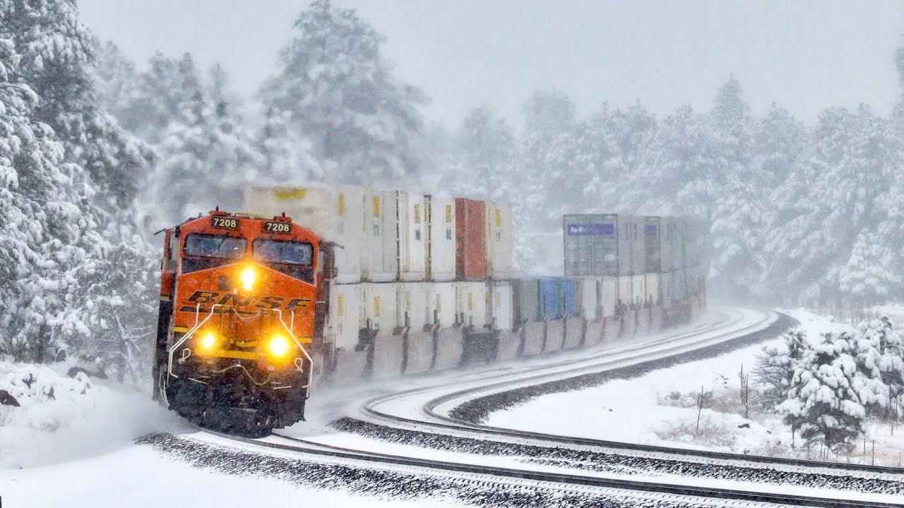 [HD] BNSF Trains in snow! January 2019