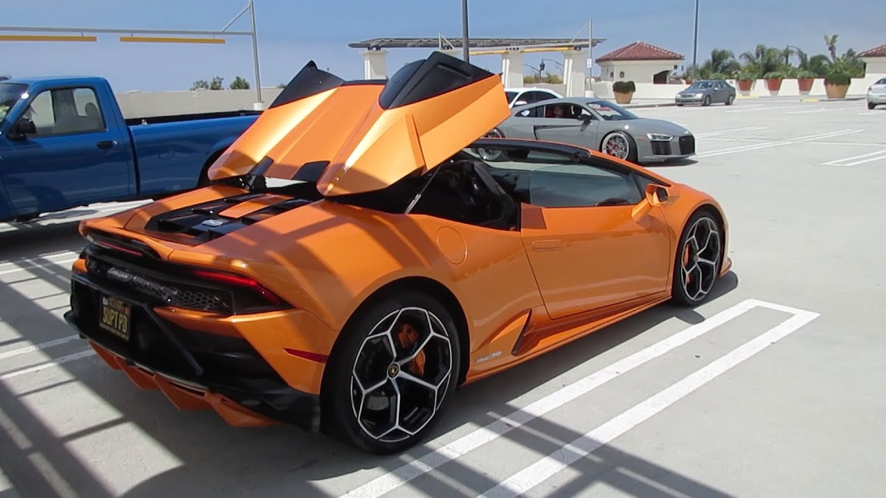 Lamborghini Hurac&aacute;n Evo Spyder (w/ startup, roof opening)