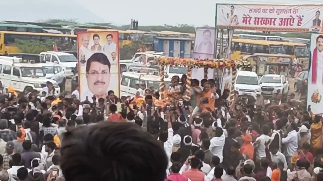 Cm mohan yadav ji gwalior kuleth gaao me rod show 