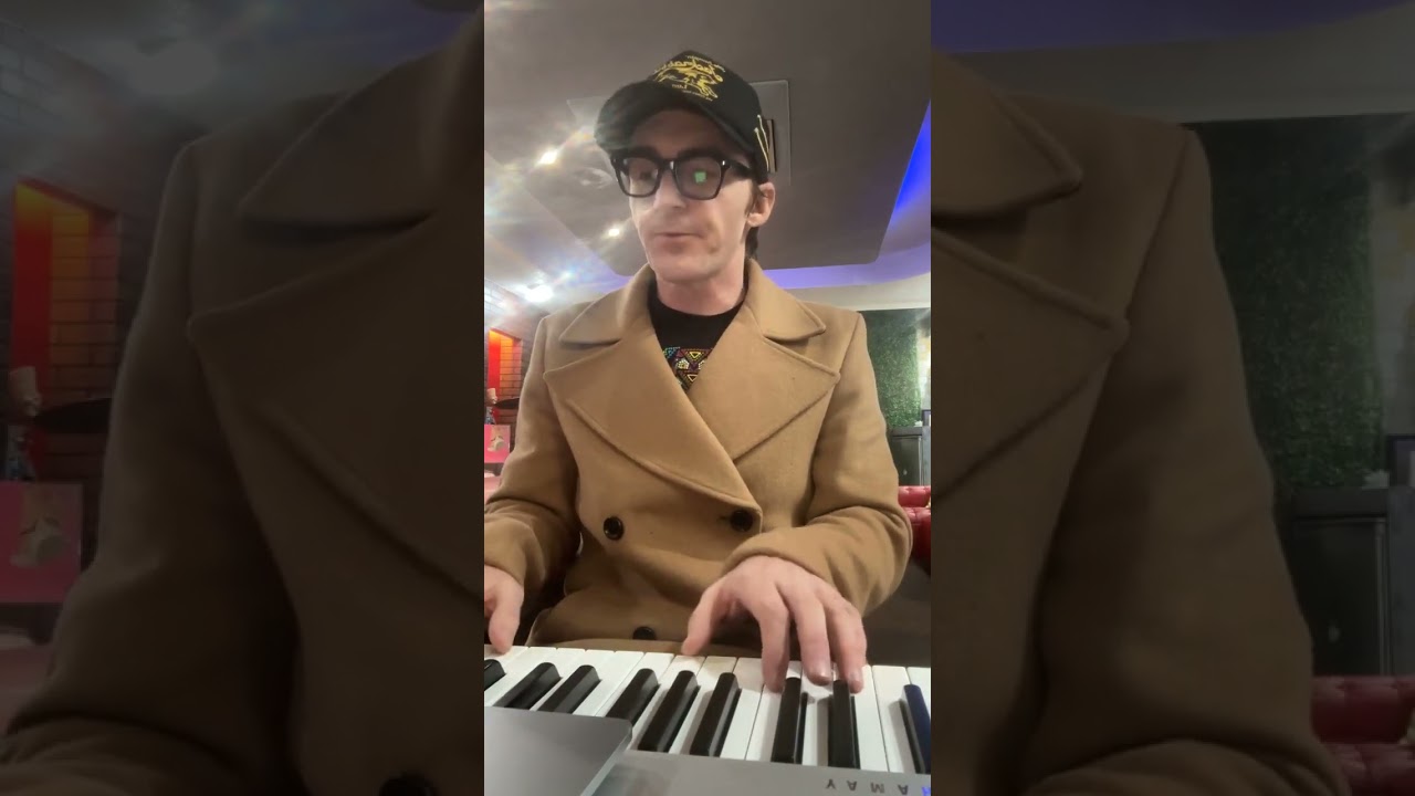 DRAKE BELL LIVE INSTAGRAM - 19/12/2023