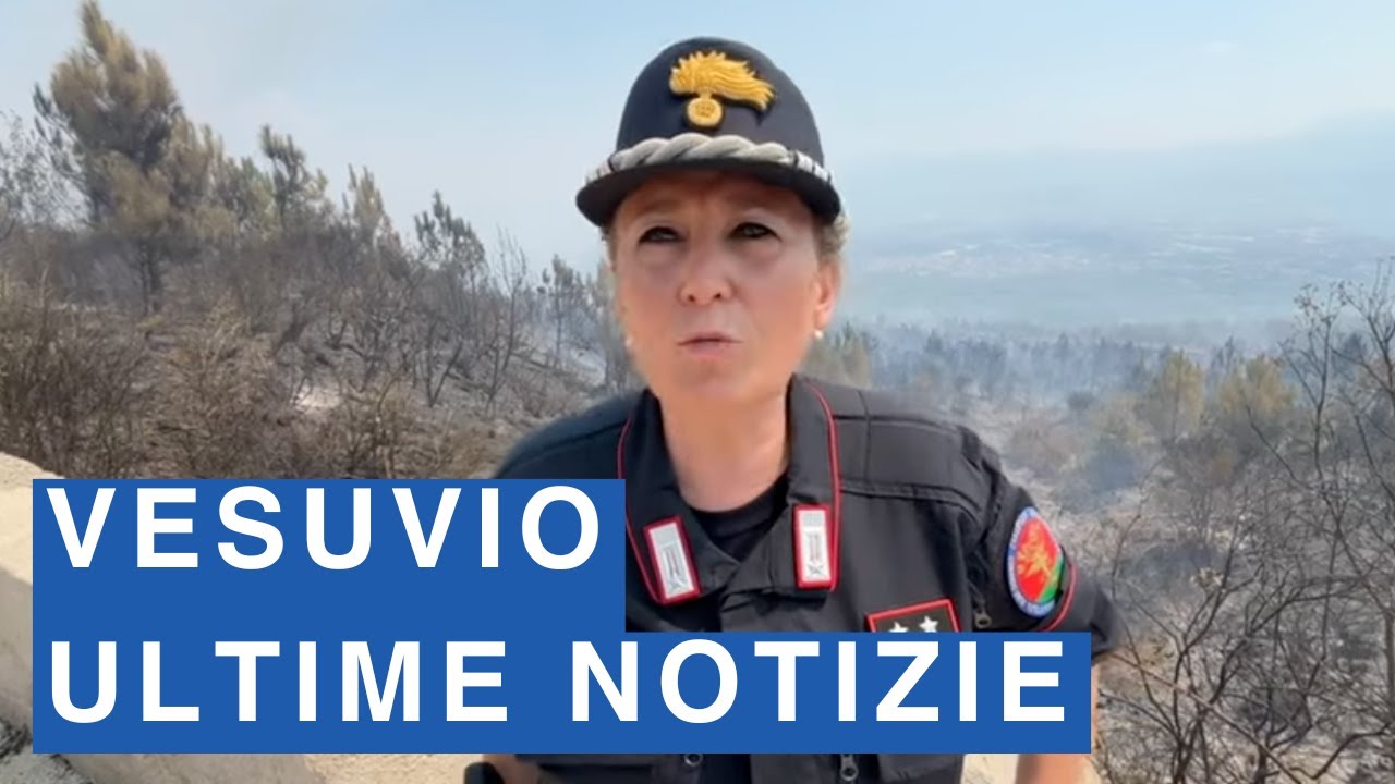 Napoli, continua l'incendio nel parco Nazionale del Vesuvio