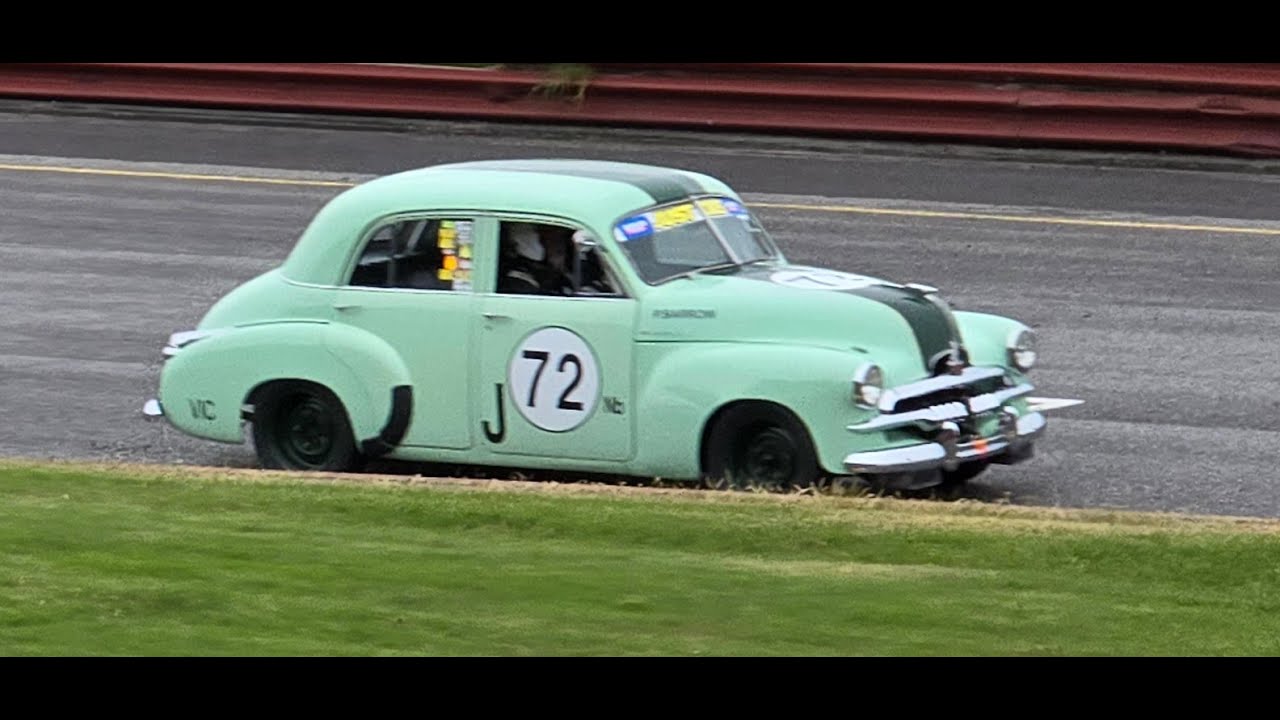 Historic touring cars under 3 litre Sandown raceway 2024