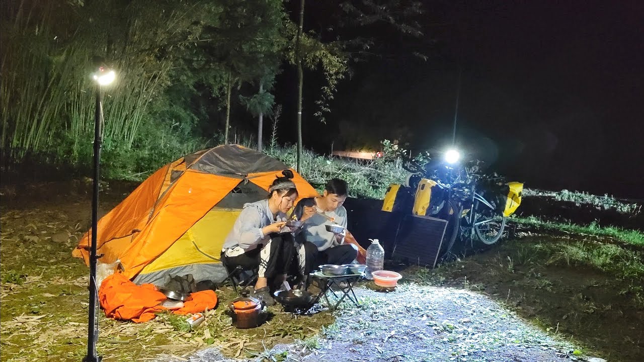 带着媳妇骑行四川，现已进入沐川县境内，晚上在森林露营做饭吃【周亿发的旅行】