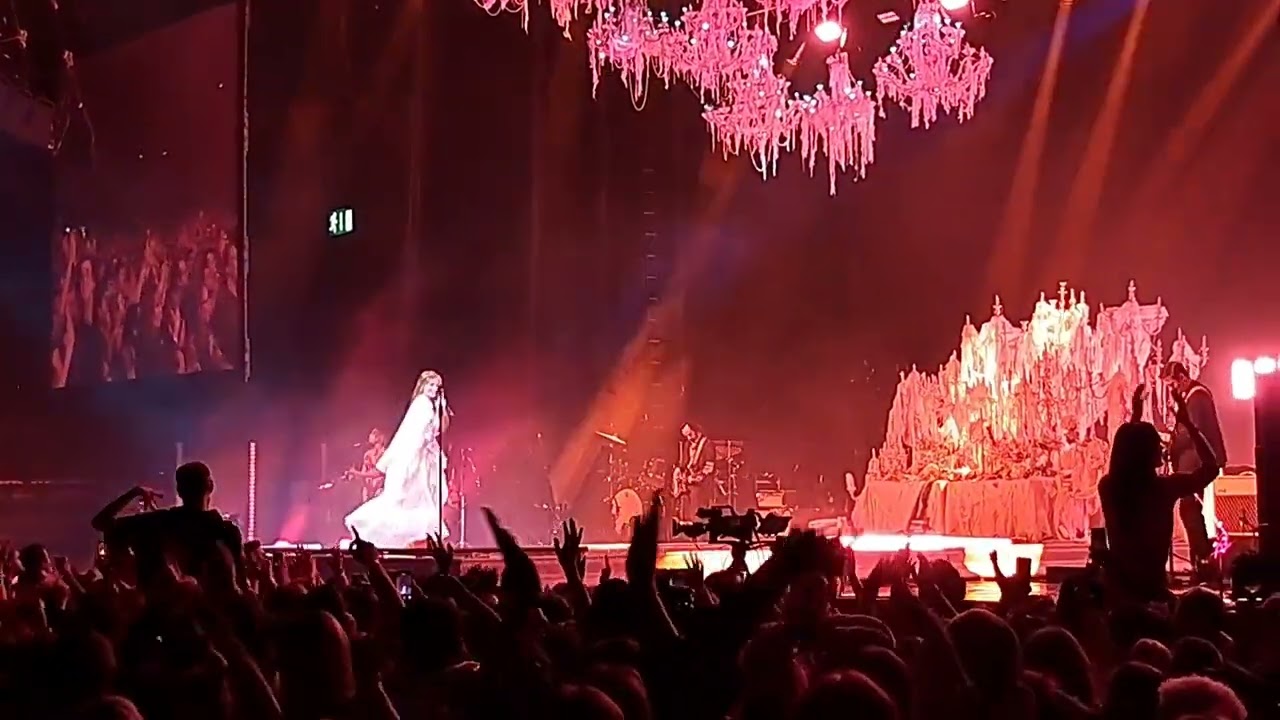 Florence & The Machine - Rabbit Heart (Raise It Up)
