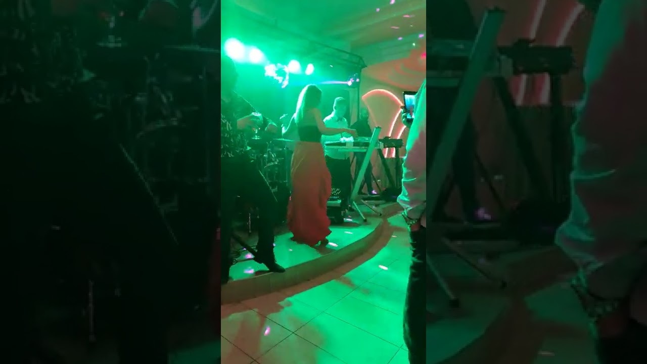 Jelena Kostov i Imperia Bend Čačak - Zbog tebe (uživo)