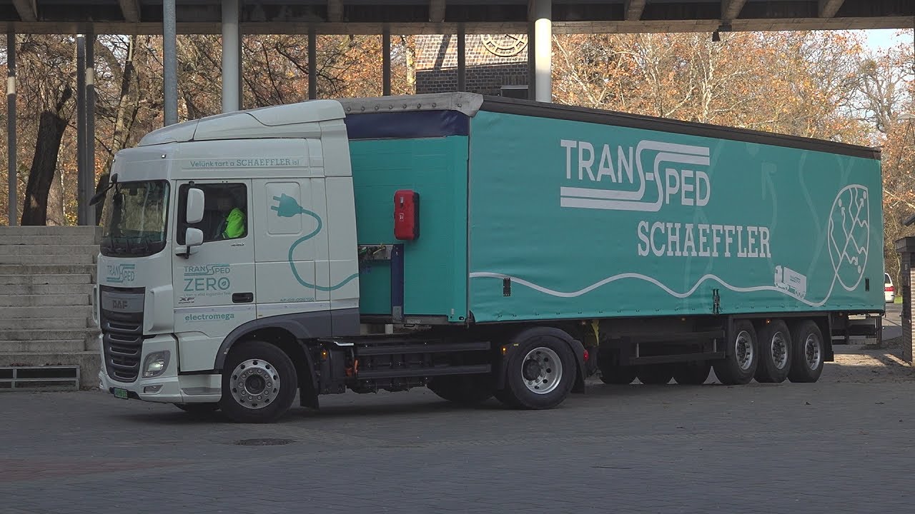 Napenergiával töltik a kamiont Debrecenben