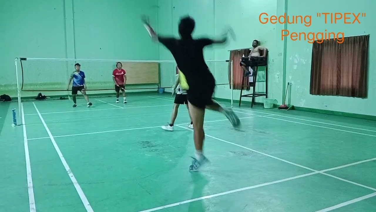 Latihan Bulu Tangkis Waktu Sore Hari #OlahRaga #BuluTangkis #Badminton