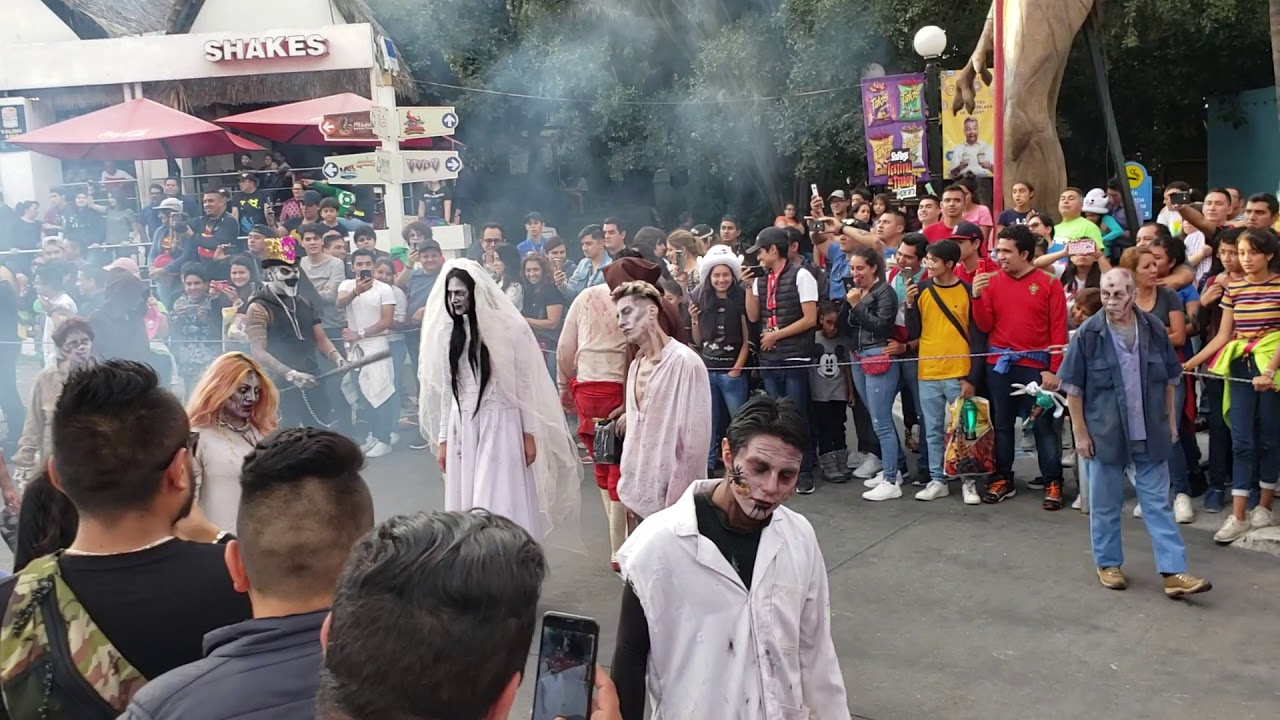 Desfile festival del terror Six flags 2019
