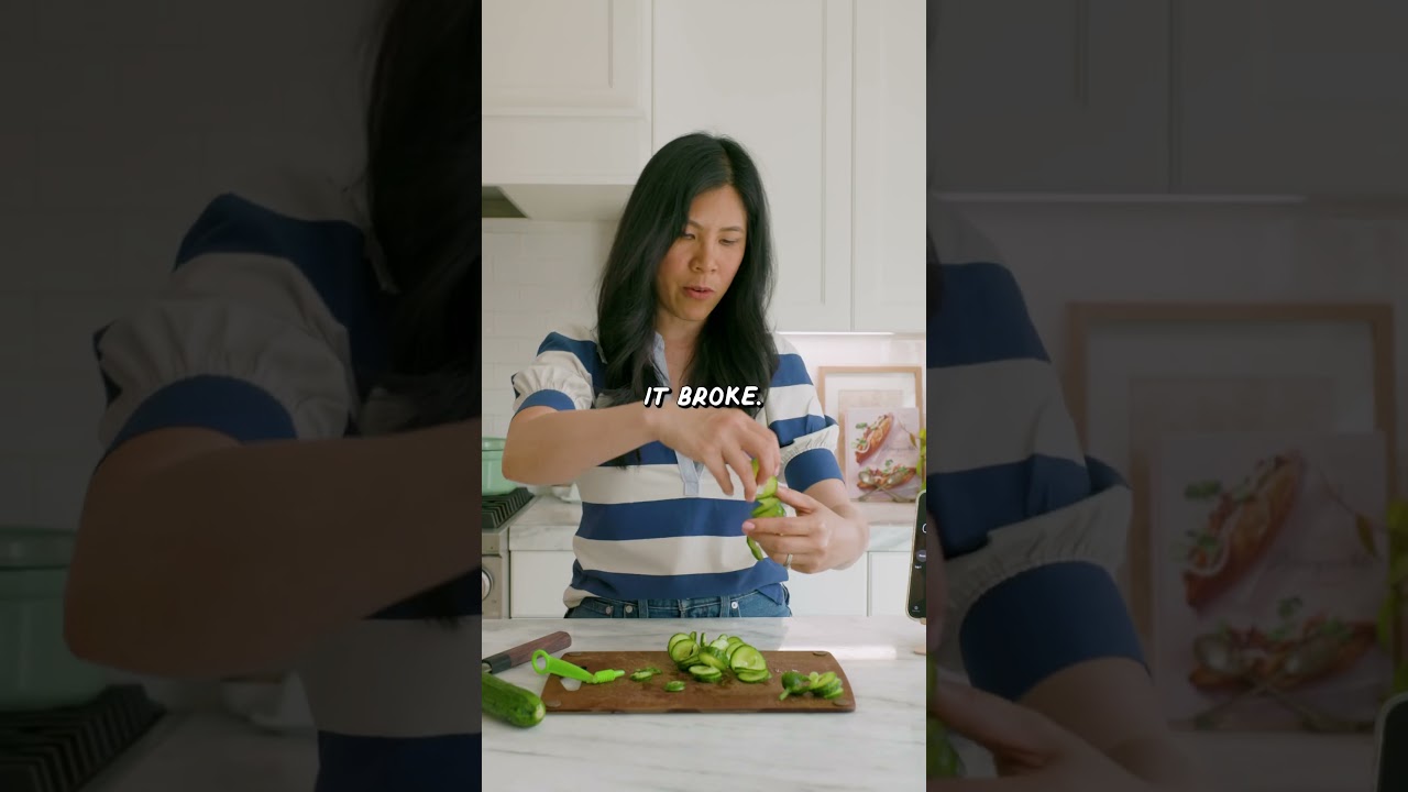 Testing a Veggie Spiralizer vs World’s Sharpest Knife!