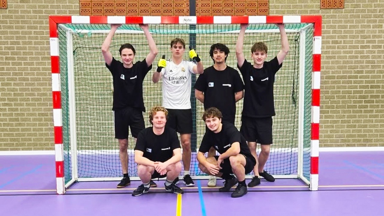HENNIETV GAAT ZAALVOETBALLEN