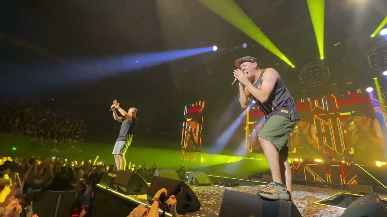 HILLTOP HOODS - Leave Me Lonely PART 2 - March 7th 2016 - Melbourne Rod Laver Arena - BARRIER - 4K