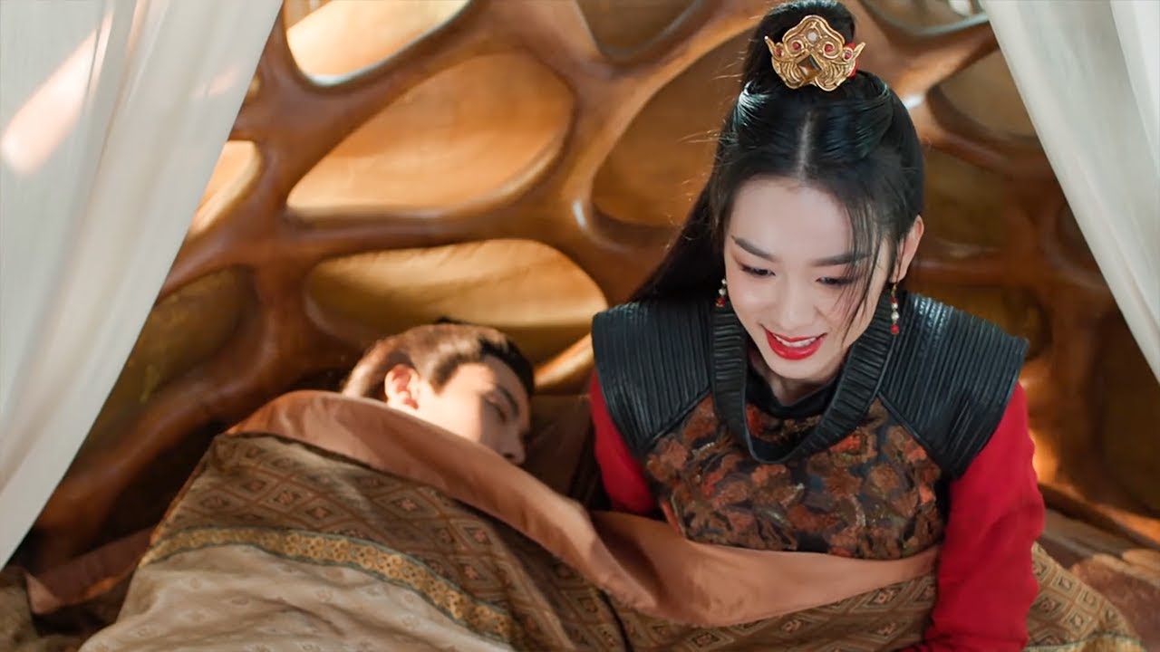 灰姑娘醒后发现魔王躺在她身边，激动极了！💕#侯明昊 #周也 #爱情 #古装