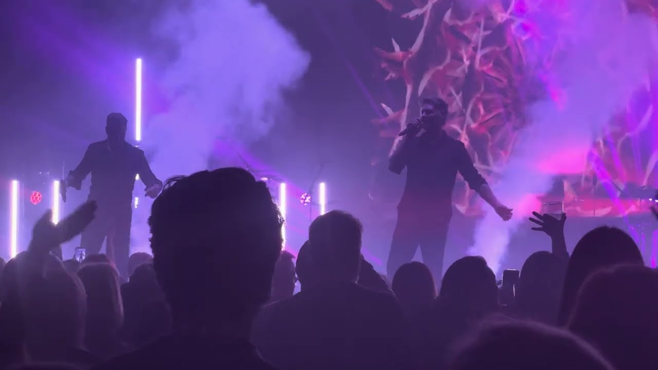 Love Me For A Reason - BoyzLife (Southampton Guildhall 19th February 2026)