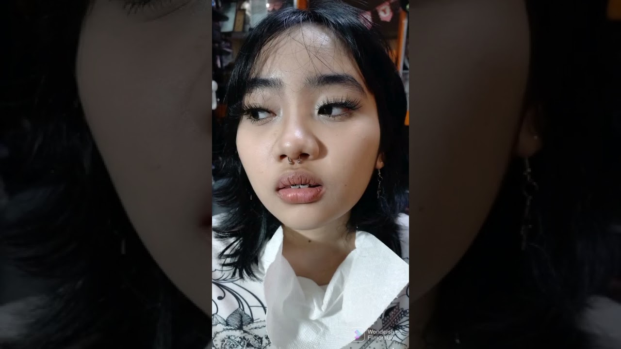 Japanese Filipina and her new Septum piercing Bellypeircing bellybutton