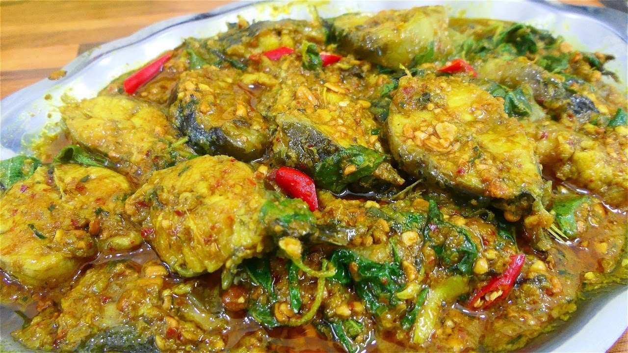 ឆាគ្រឿងត្រីអណ្តែង/Fried Fish with Lemongrass Paste