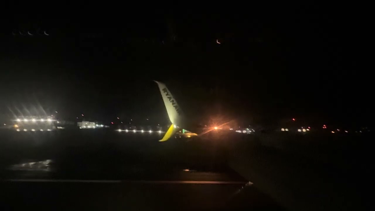 Full approach and landing BFS onboard Ryanair UK 737 G-RUKM