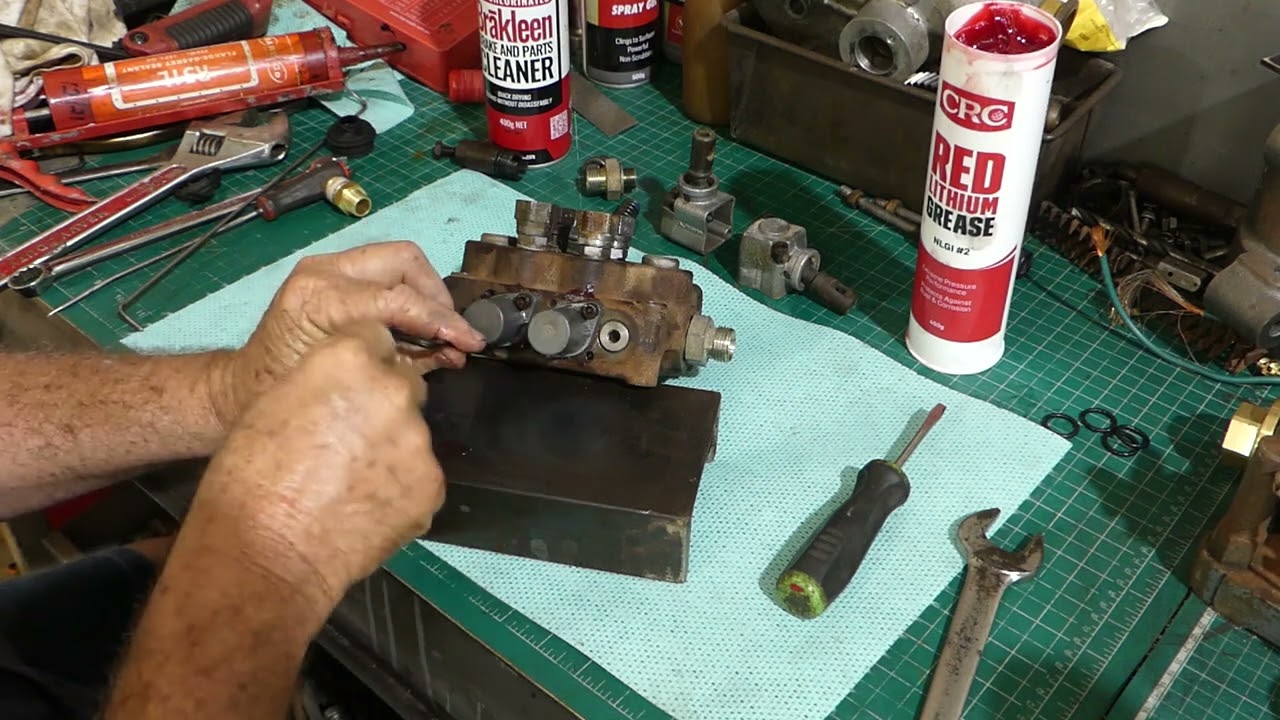 John Deers 1640 Loader Control Valve Reseal Part 2