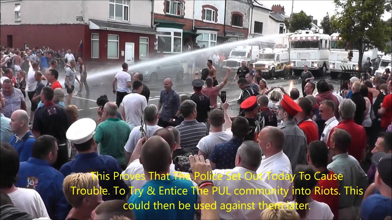 Ardoyne 2013 Protestants Attacked By Police With Watercannon