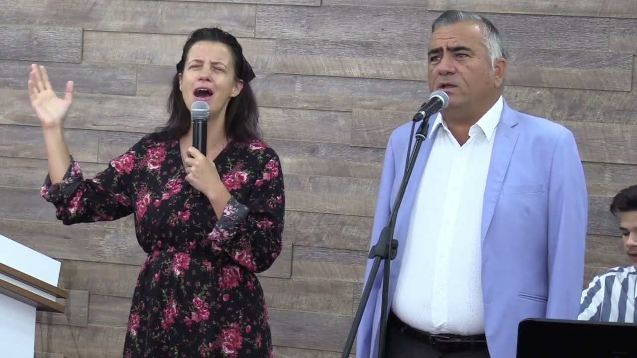 Sergiu & Ligia Nichescu - Cât de mare ești Doamne, cât de sfânt