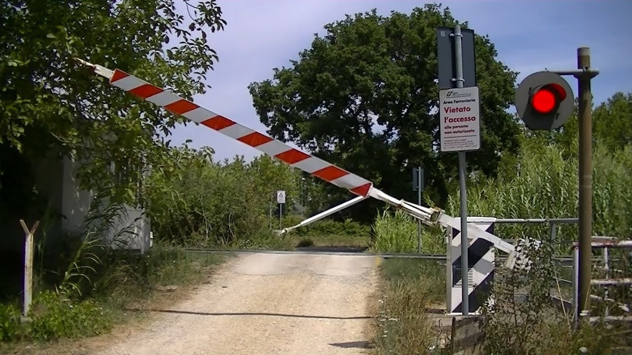 Spoorwegovergang Granaiolo (I) // Railroad crossing // Passaggio a livello