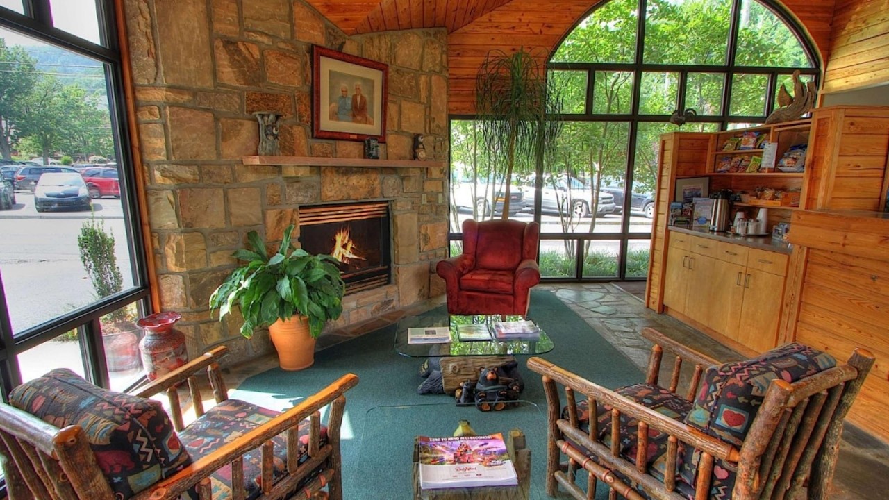 Howard Johnson by Wyndham Downtown Gatlinburg | Gatlinburg (TN), United States | Hotel Review 🏨