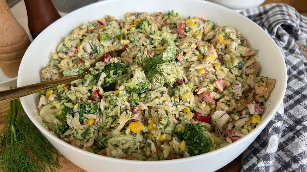 Sałatka z makaronem orzo