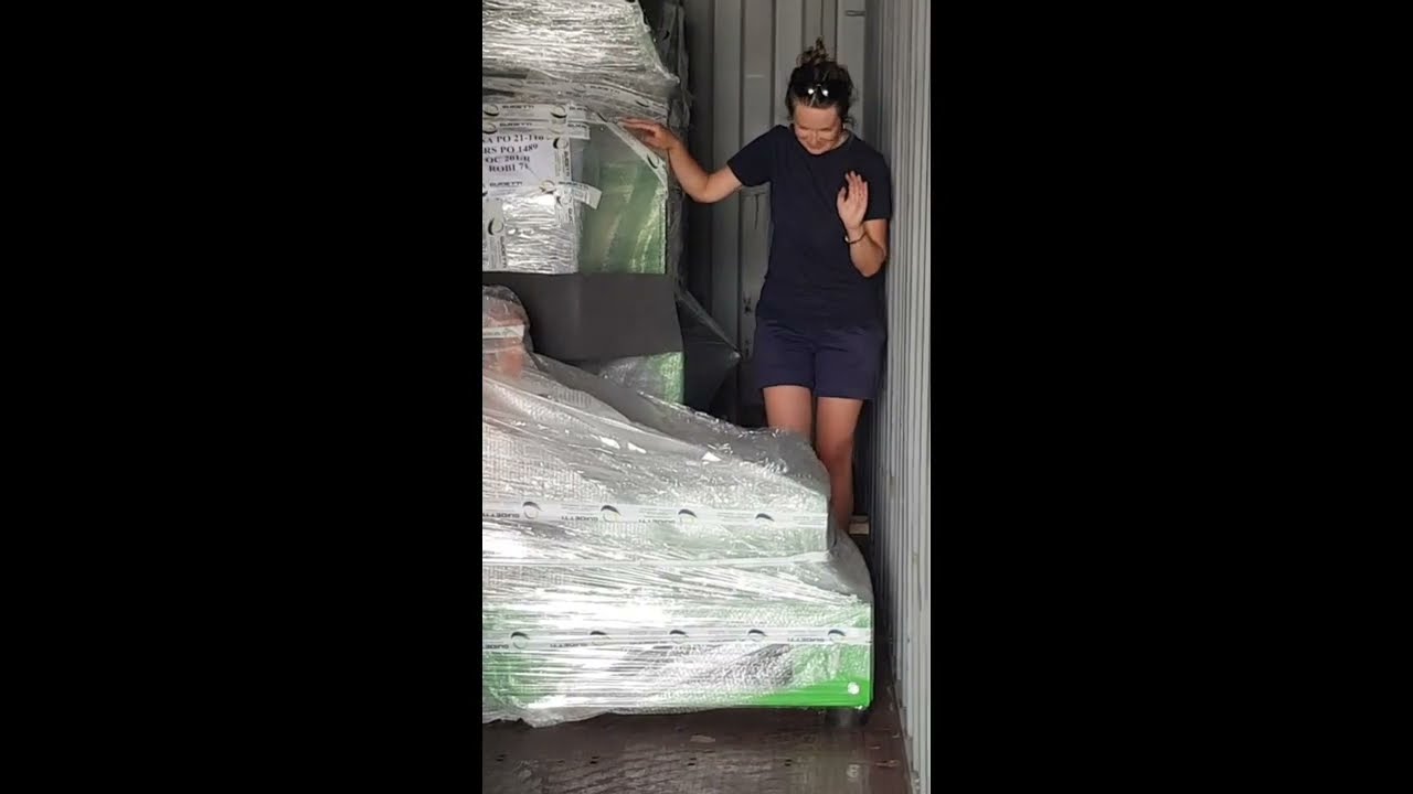 Nico e Viky reparto logistica Guidetti Recycling Systems