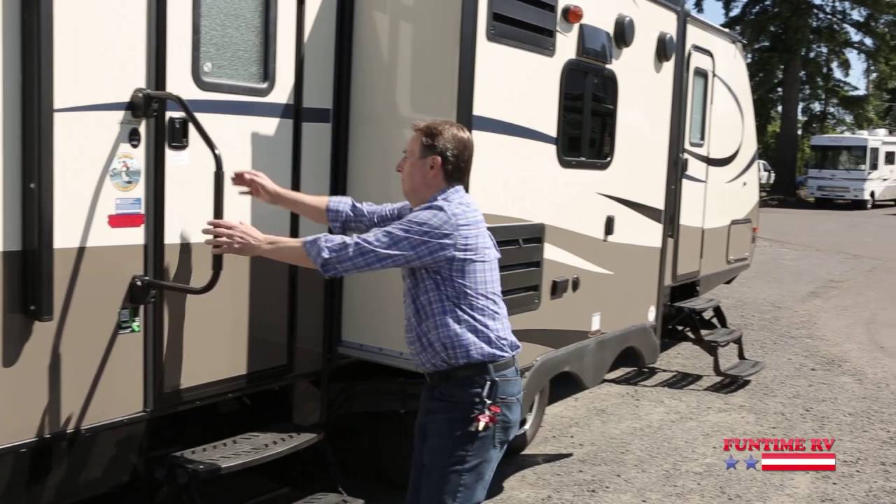 2016 Forest River Surveyor Couples Coach 265RLDS For Sale near Portland, OR