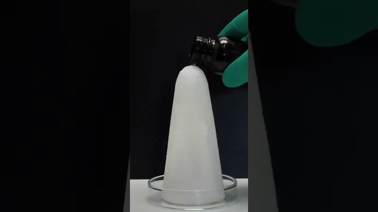 96 %ige Schwefels&auml;ure VERKOHLT alles ... | JJChemistry #Shorts