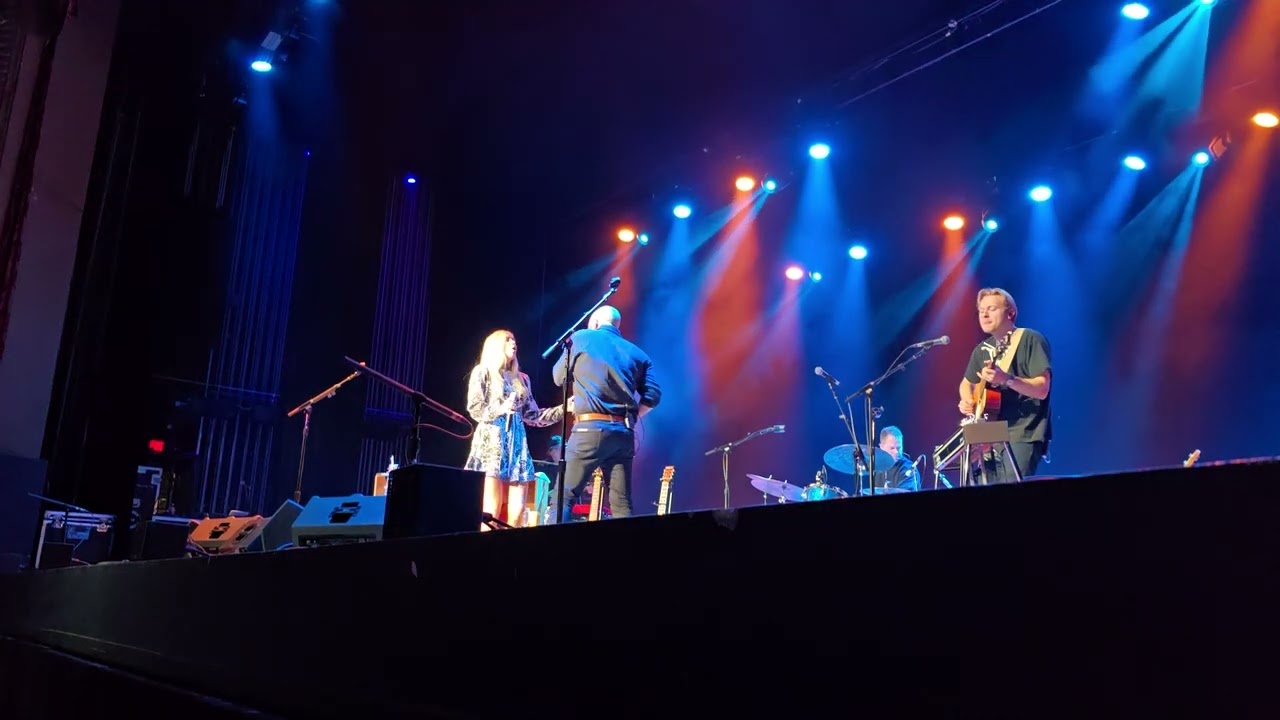 Drew and Ellie Holcomb 'Shut Up and Dance' cover Knoxville,TN 2/7/25