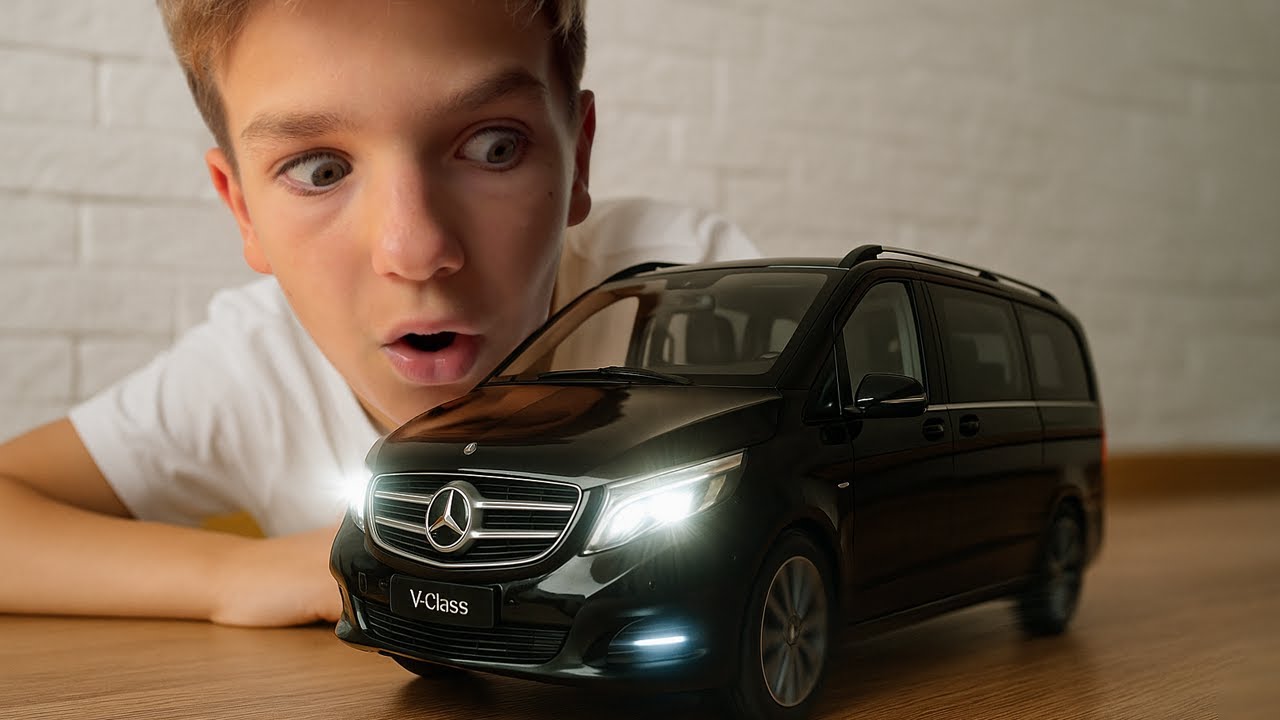 Mark unboxes a 1:18 scale Mercedes Benz V Class black business car