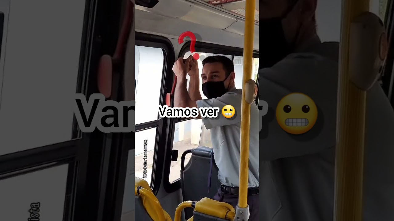 Puxando a alavanca de emerg&ecirc;ncia do &ocirc;nibus  #curiosidades #humor #onibus