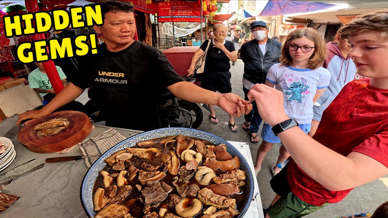 Hidden Street Food in Glodok Chinatown! 🇮🇩 Bags Packed Family’s Morning Market Hunt 🍜