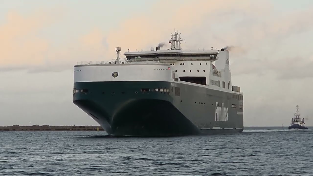FINNECO III.  Wejście do Portu Gdynia 10.10.2025r.