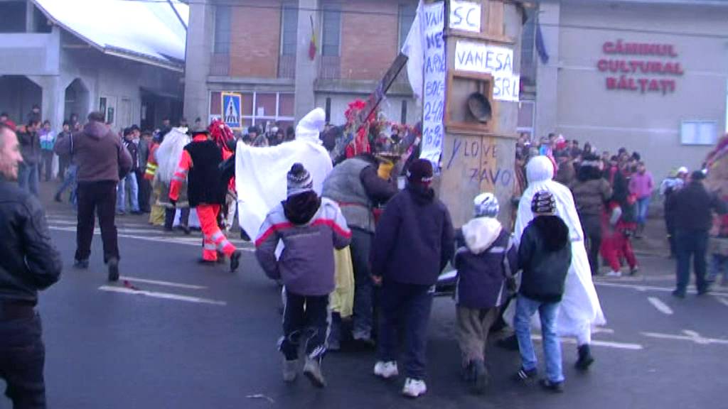 BALTATI-2012-DATINI SI OBICEIURI-DE-ANUL-NOU
