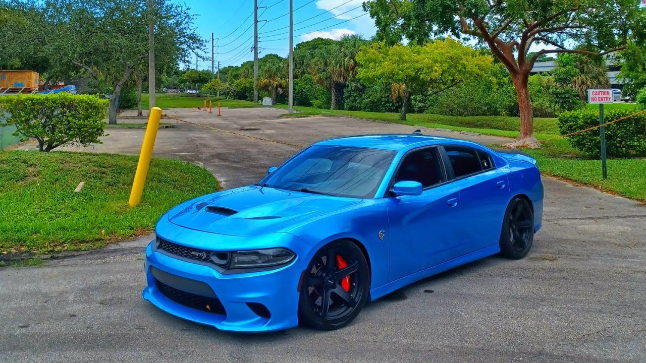 Pushing a Dodge Charger SRT Hellcat To The Limits. POV drive and drift.