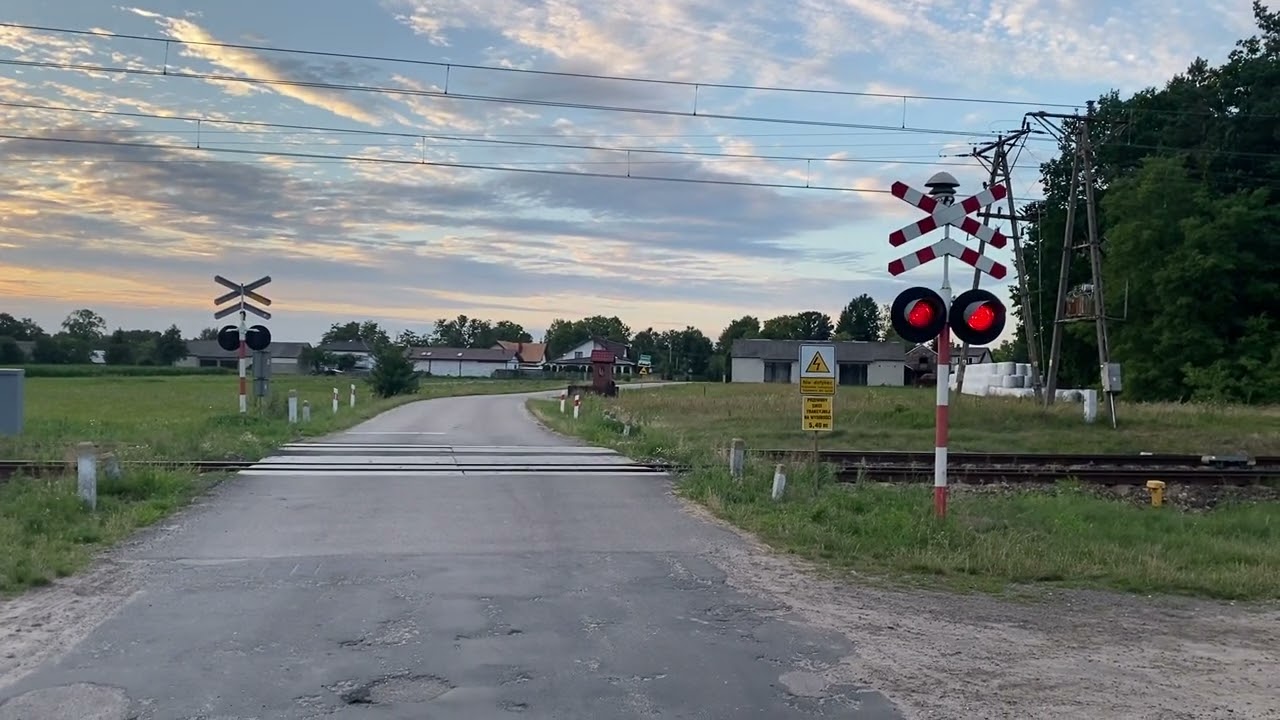 przejazd kolejowy spa-2a na linii kolejowej nr 12 (niepelne nagranie)