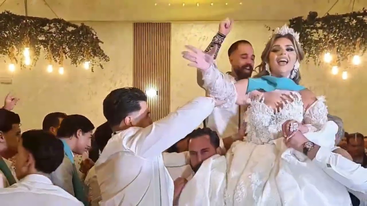 La entrada más espectacular 🎉 así se vive una boda gitana por todo lo alto 💃🔥 #bodagitana #gypsy 