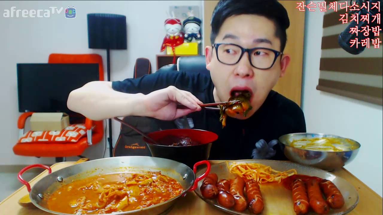 가르마의 잔슨빌체다치즈소시지+짜장밥+카레밥+김치찌개 먹방이에요~