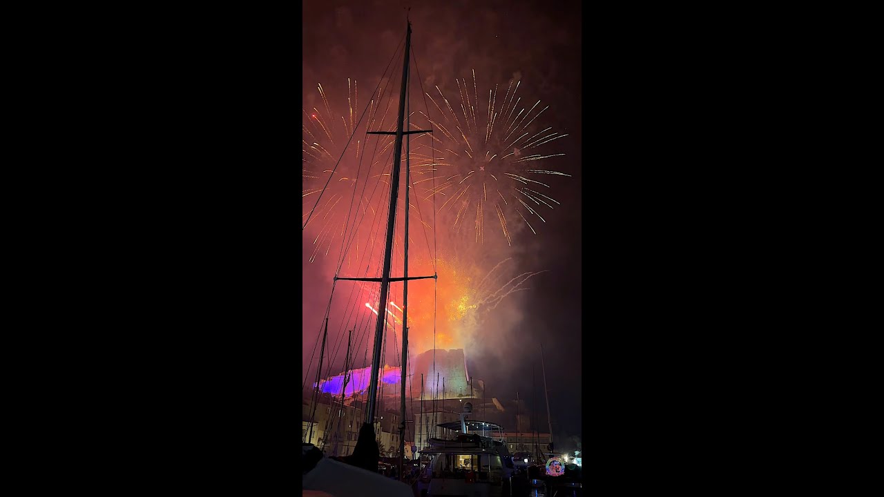 Feu d’artifice 15 août 2025 à Bonifacio en Corse, balade sur le port et concert de Diana di l’Alba