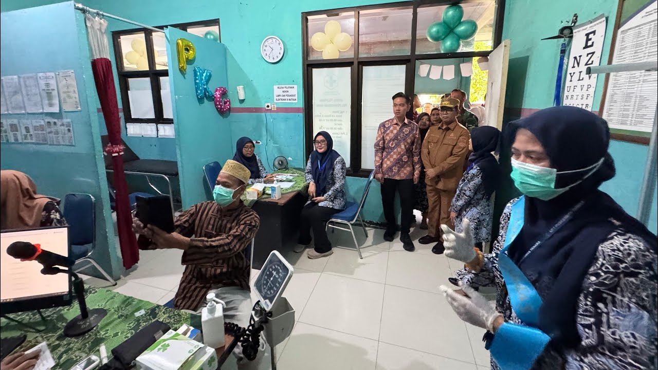 Wapres Gibran Tinjau Cek Kesehatan Gratis di Puskesmas Tanara, Banten