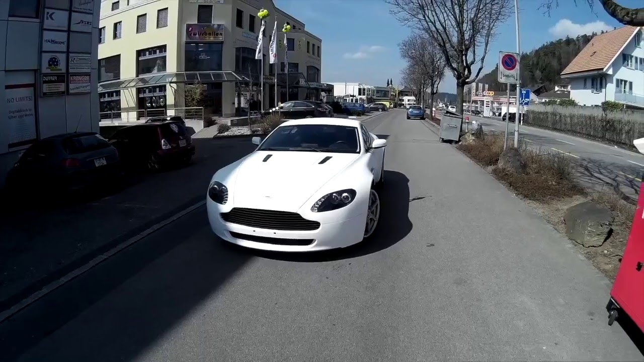 Aston Martin Vantage White Matte Carwrapping
