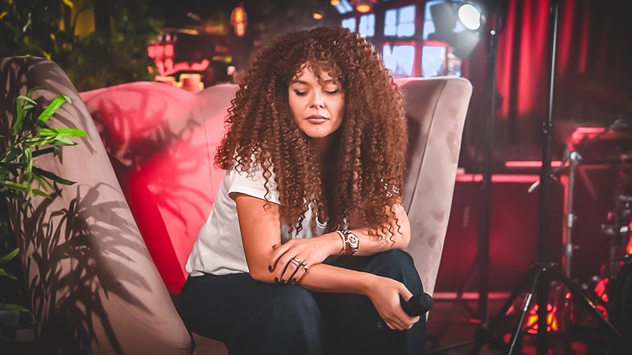 God Don’t Give Up On Me Yet - Alexandra Crişan 🔥 Cover The King Will Come