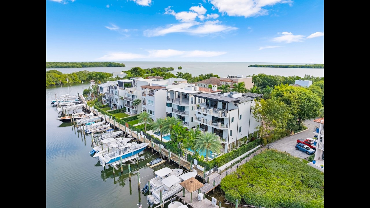 5860 Paradise Point Dr, Palmetto Bay, FL