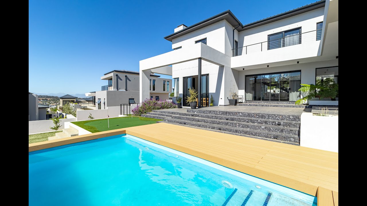 4 Bedroom House For Sale in Clara Anna Fontein