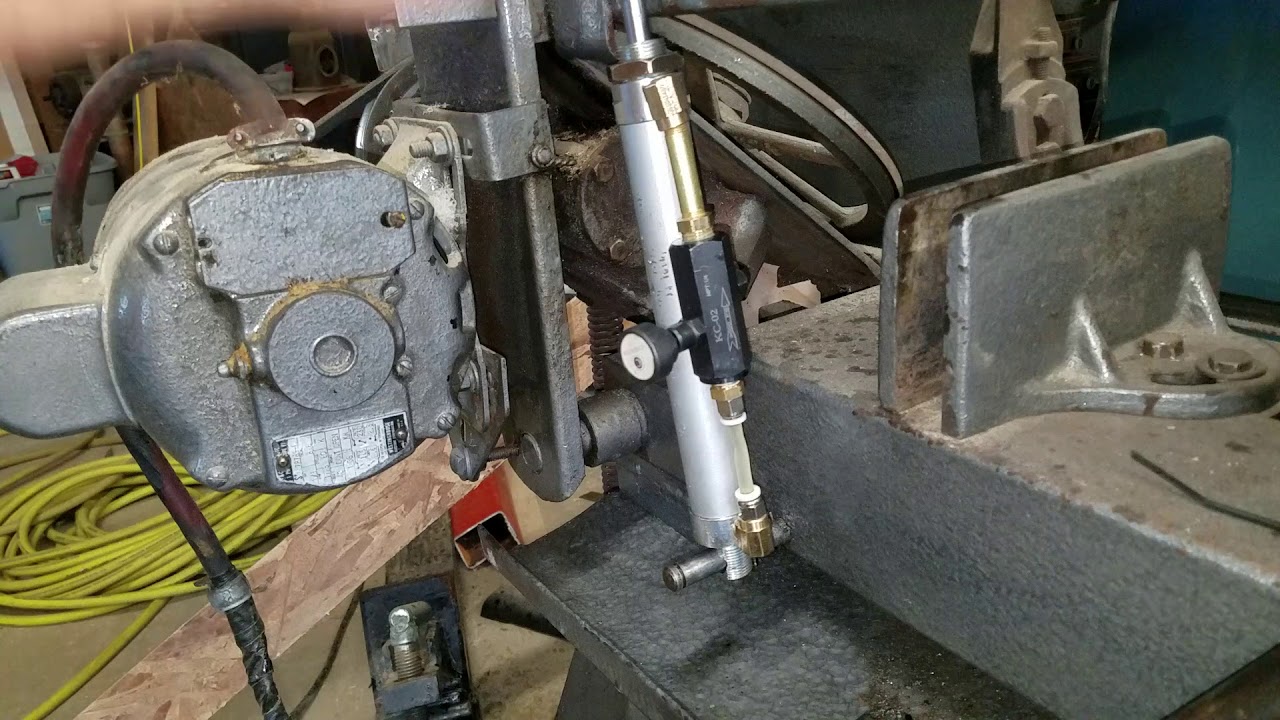 Upgraded hydraulic cylinder for Kalamazoo bamdsaw